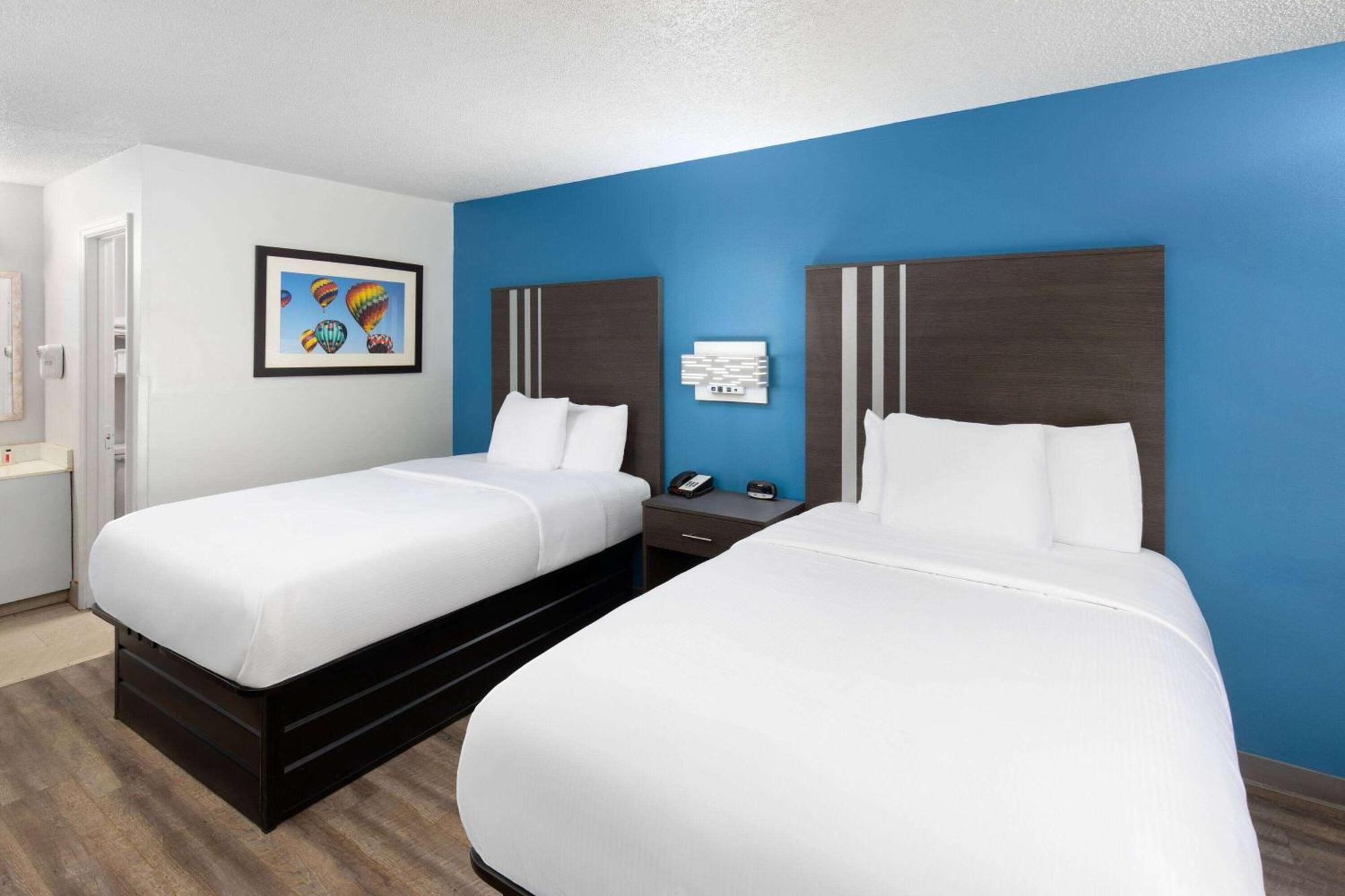 Hotel Baymont By Wyndham Selma Exterior foto