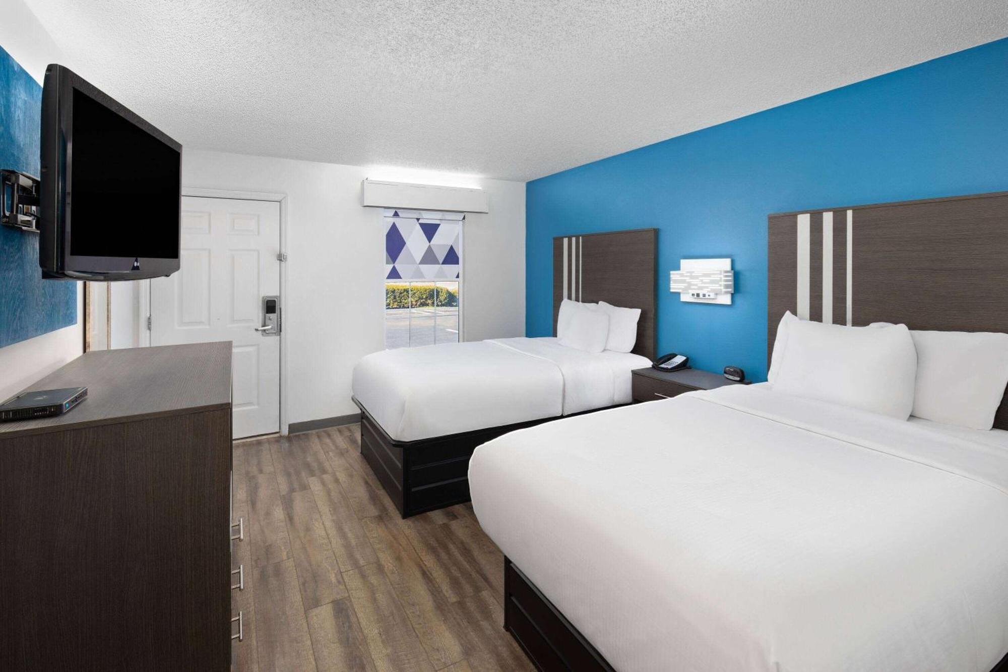 Hotel Baymont By Wyndham Selma Exterior foto